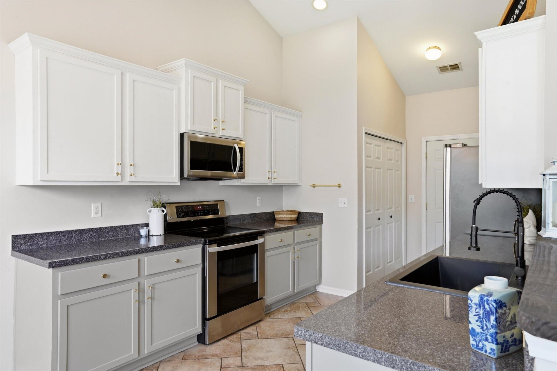 168 Gaslight Boulevard Photo 4
