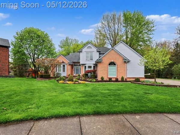 43820 Pinot Noir Drive, Sterling Heights, MI 48314