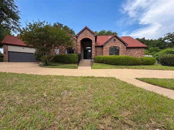 2405 Castle Rock Road, Arlington, TX 76006