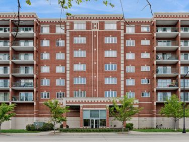 650 S River Road, Unit 301, Des Plaines, IL 60016