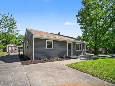 2206 NE 58th Terrace, Gladstone, MO 64118