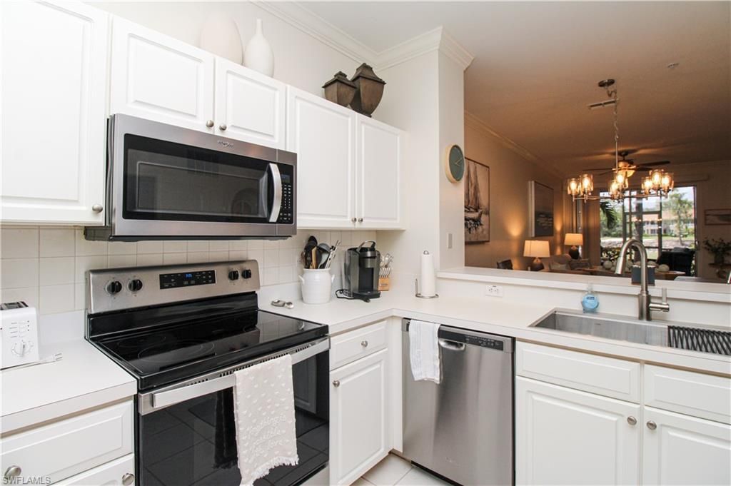 8217 Parkstone Pl, Unit 102, Naples, FL 34120 Photo
