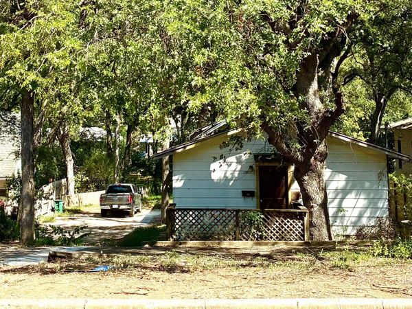 2005 Sharon LN, Austin, TX 78703