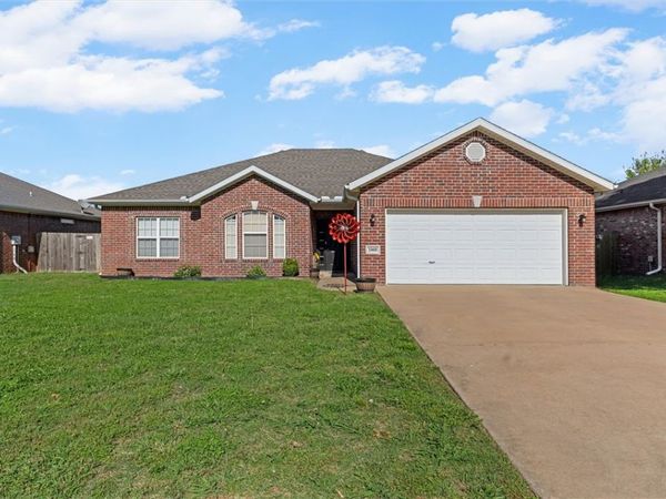1909 SW Elington Street , Bentonville, AR 72713