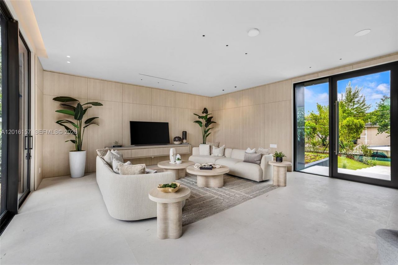 4550 N Jefferson Ave , Miami Beach, FL 33140 Photo