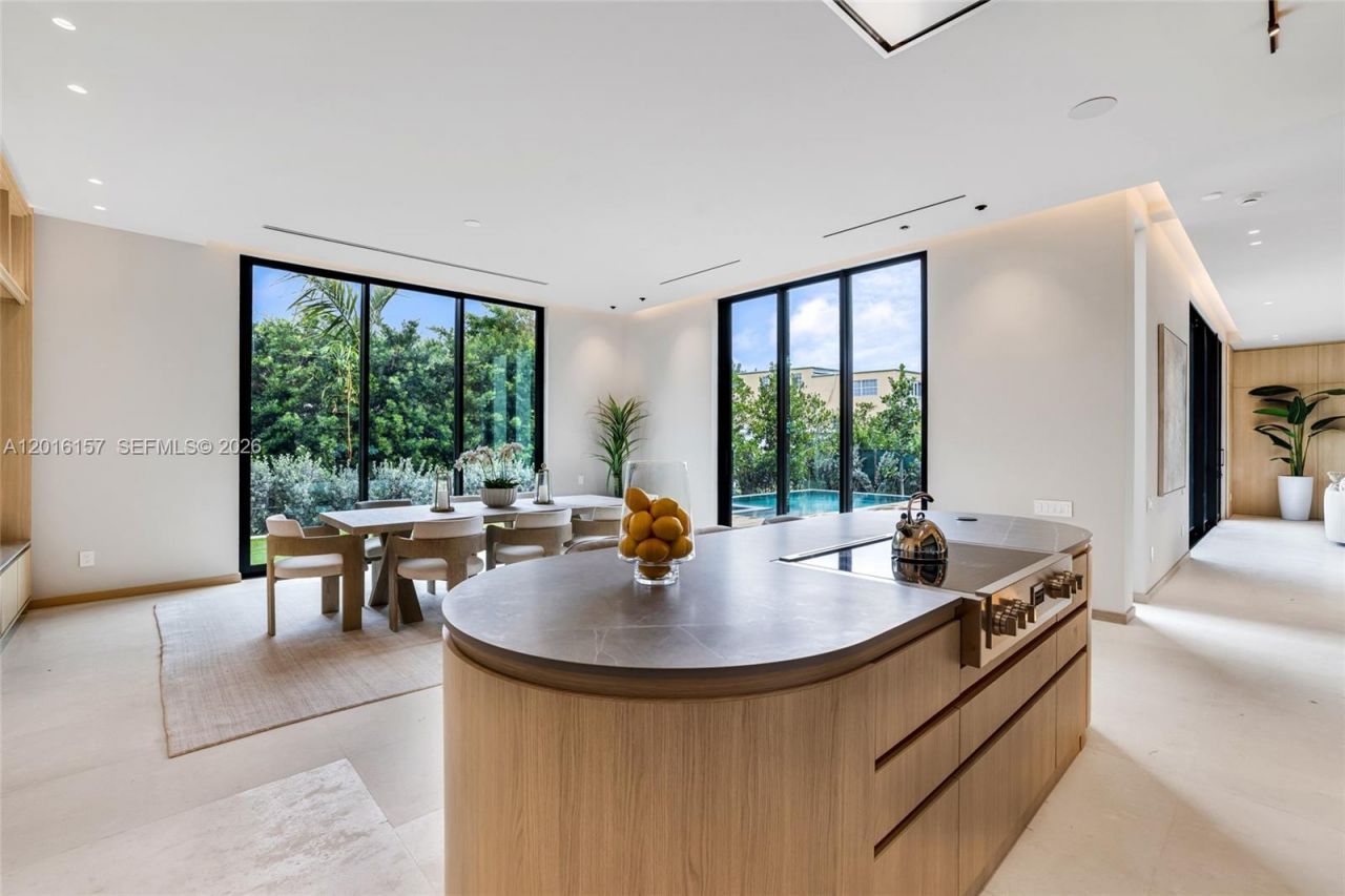 4550 N Jefferson Ave , Miami Beach, FL 33140 Photo