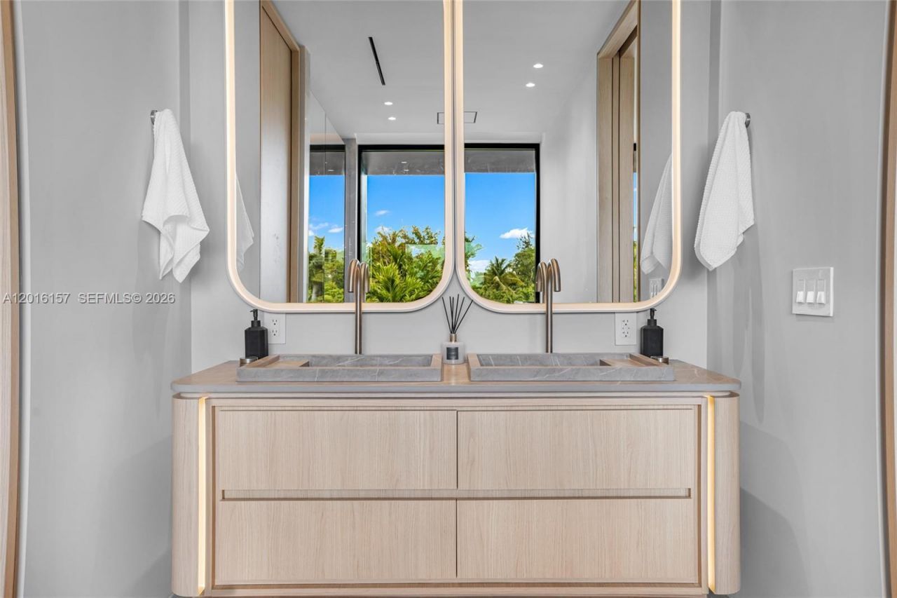 4550 N Jefferson Ave , Miami Beach, FL 33140 Photo