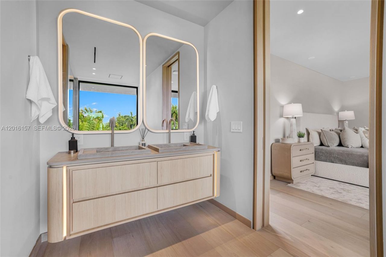 4550 N Jefferson Ave , Miami Beach, FL 33140 Photo