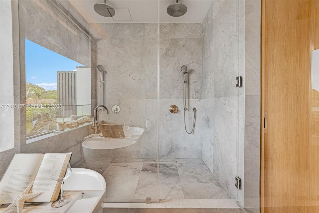 4550 N Jefferson Ave , Miami Beach, FL 33140 Photo