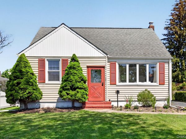 27 Spruce Street , Islip, NY 11751