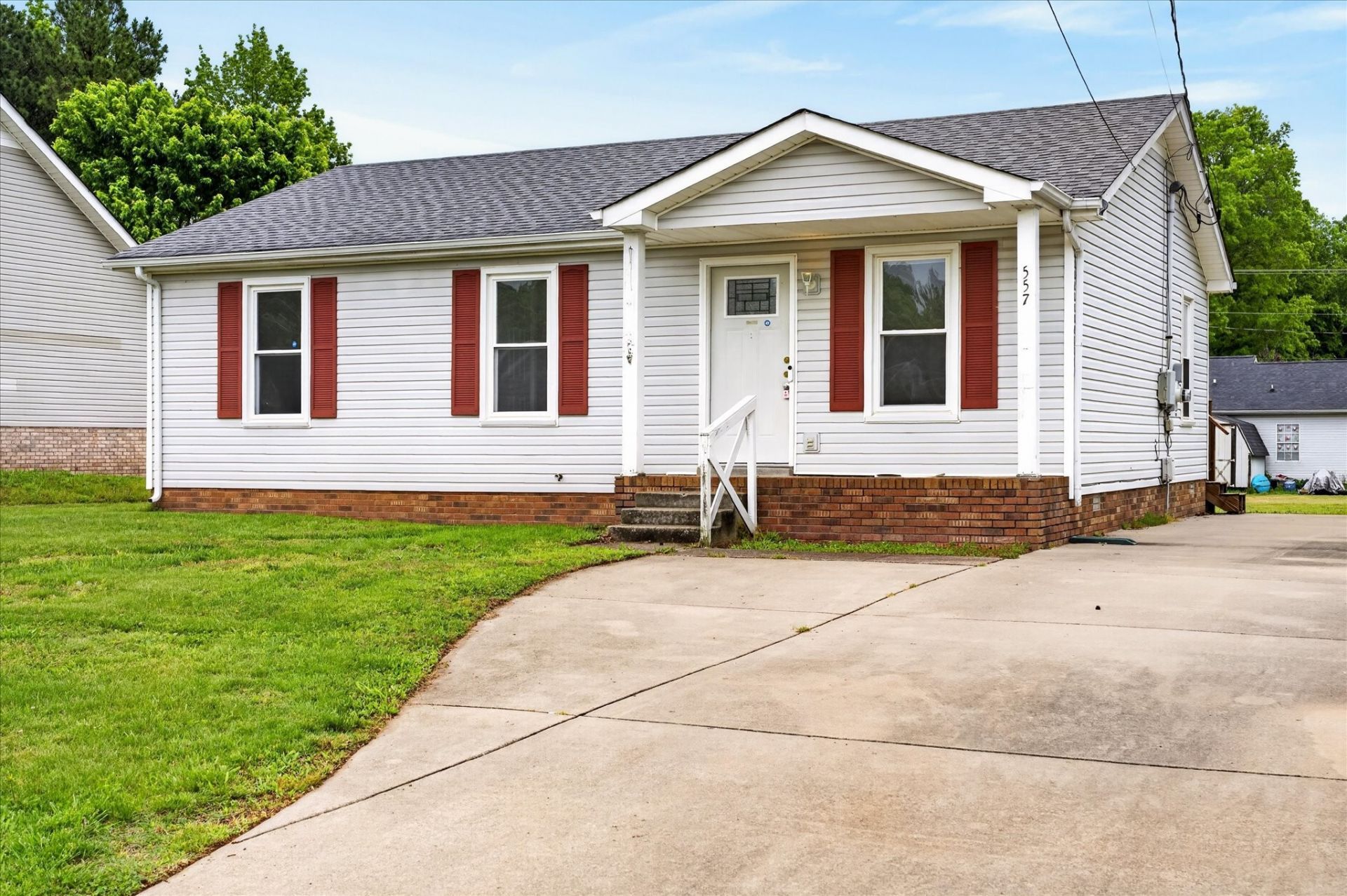 557 Anita Dr, Clarksville, TN 37042 Main Photo