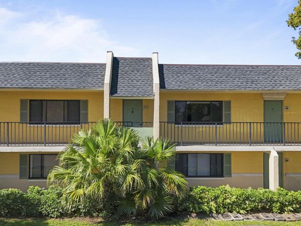 818 Meadows Circle, Boynton Beach, FL 33436