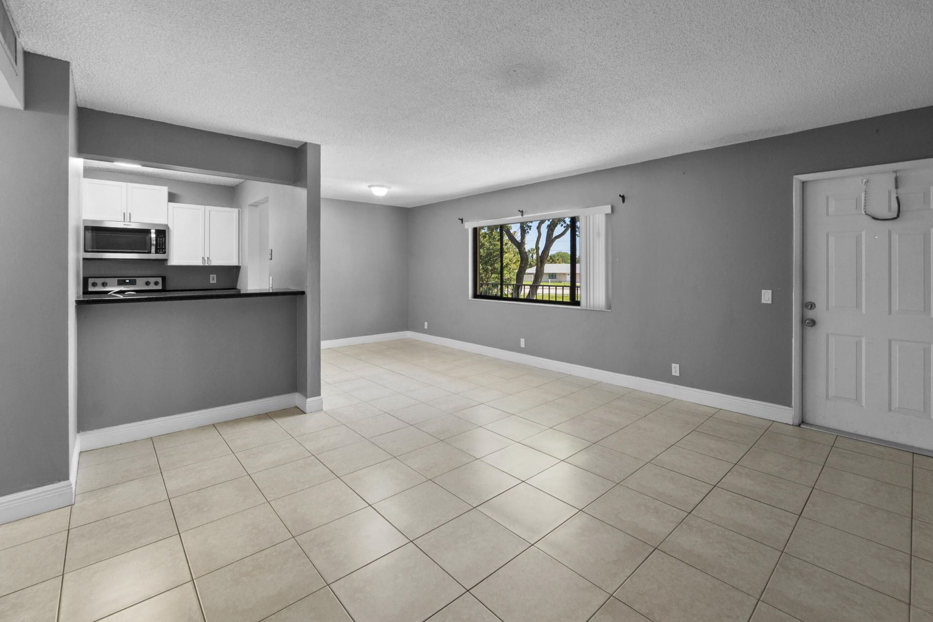 818 Meadows Circle, Boynton Beach, FL 33436 Photo