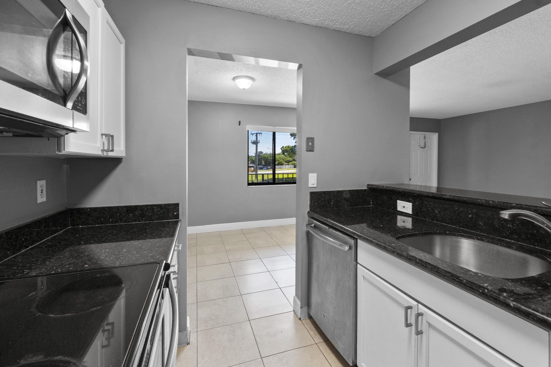 818 Meadows Circle, Boynton Beach, FL 33436 Photo
