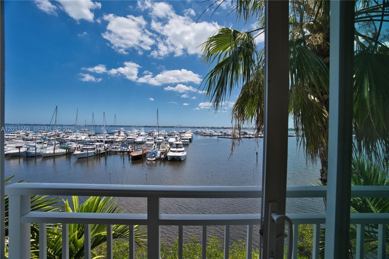 815 NW Flagler Ave, Unit 305, Stuart, FL 34994 Photo
