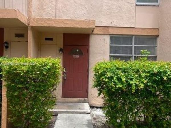 6166 SW 68th St, Unit 23, South Miami, FL 33143