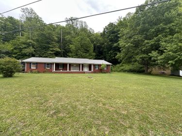 380 Daniels cr , Banner, KY 41603