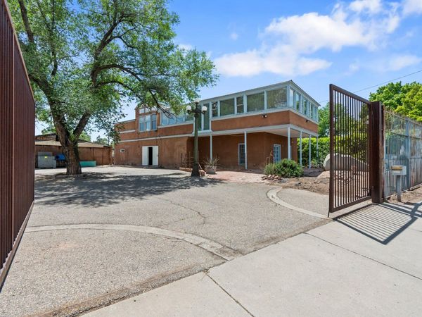 1700 Mountain Road NW, Albuquerque, NM 87104