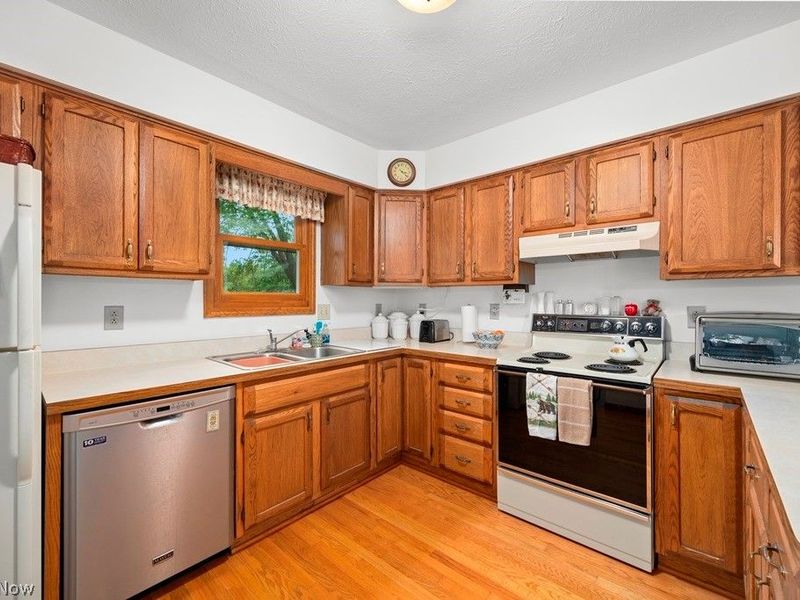 7611 Bronson Road, Olmsted Township, OH 44138 Photo 16