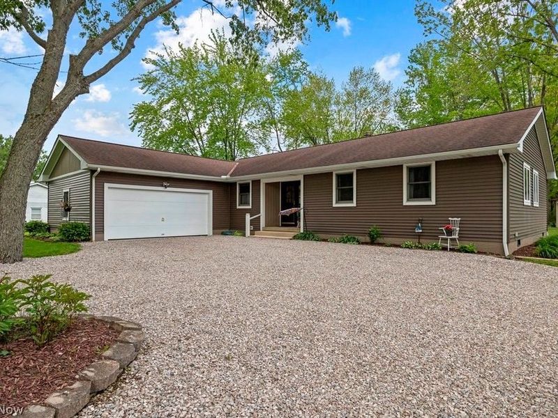 7611 Bronson Road, Olmsted Township, OH 44138 Photo 2