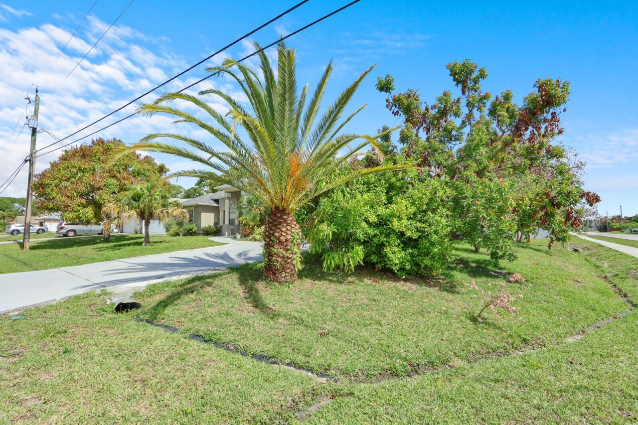 1701 SW Penrose Avenue, Port Saint Lucie, FL 34953 Photo