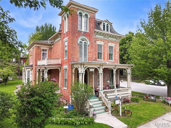 221 N Fifth Street, Hannibal, MO 63401
