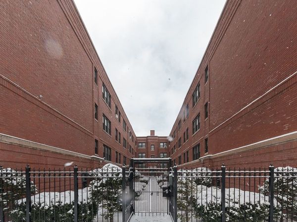 5748 N Winthrop Avenue , Unit 302, Chicago, IL 60660