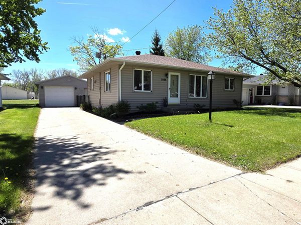 1008 18Th Avenue, Charles City, IA 50616