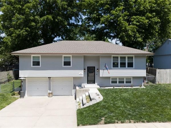 412 Fairlane Street, Lansing, KS 66043