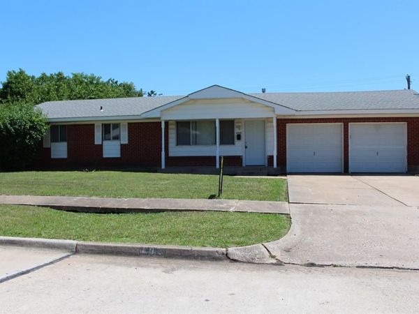 402 W Curtis Drive, Midwest City, OK 73110