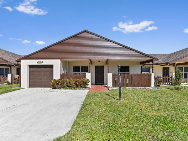 8515 Lake Point Court, Lake Worth, FL 33467
