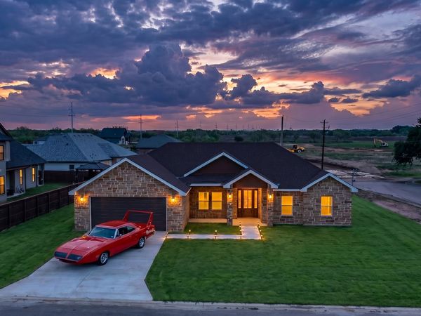 2 HOPE PL, Uvalde, TX 78801