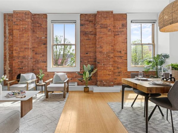 610 Johnson St, Unit 203, Victoria, BC V8W 1M4