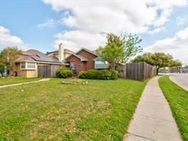 201 Teakwood Lane, Lewisville, TX 75067