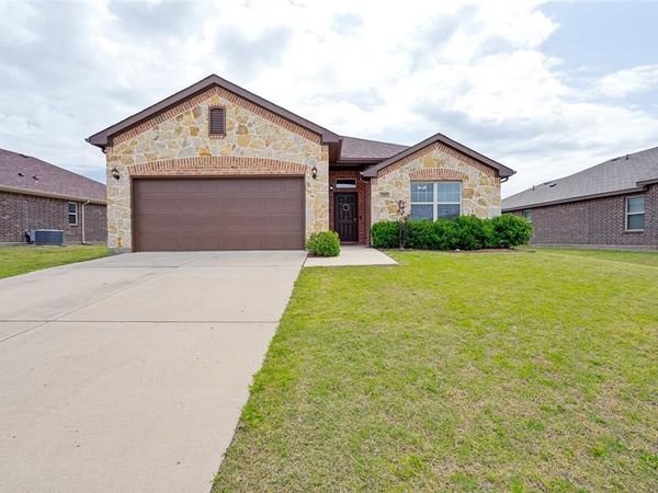 3905 Bridle Path Lane, Sanger, TX 76266