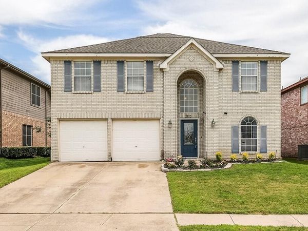 2812 N Hampton Drive , Grand Prairie, TX 75052