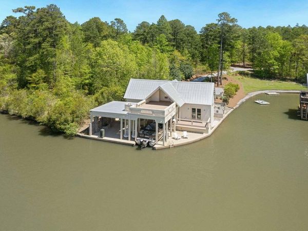 19 Pioneer Cir., Lumberton, MS 39455