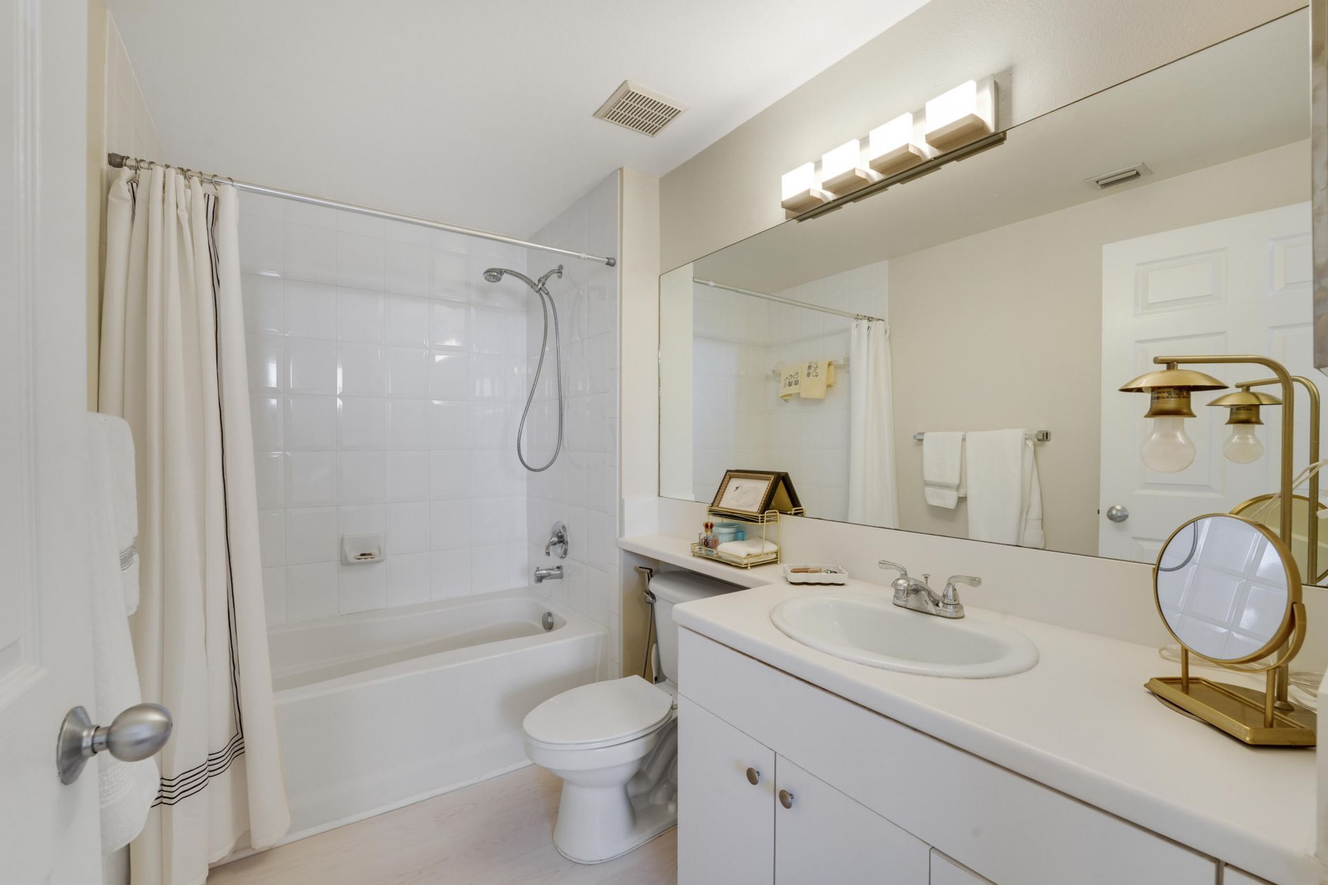 616 Clearwater Park Road, Unit 513, West Palm Beach, FL 33401 Photo