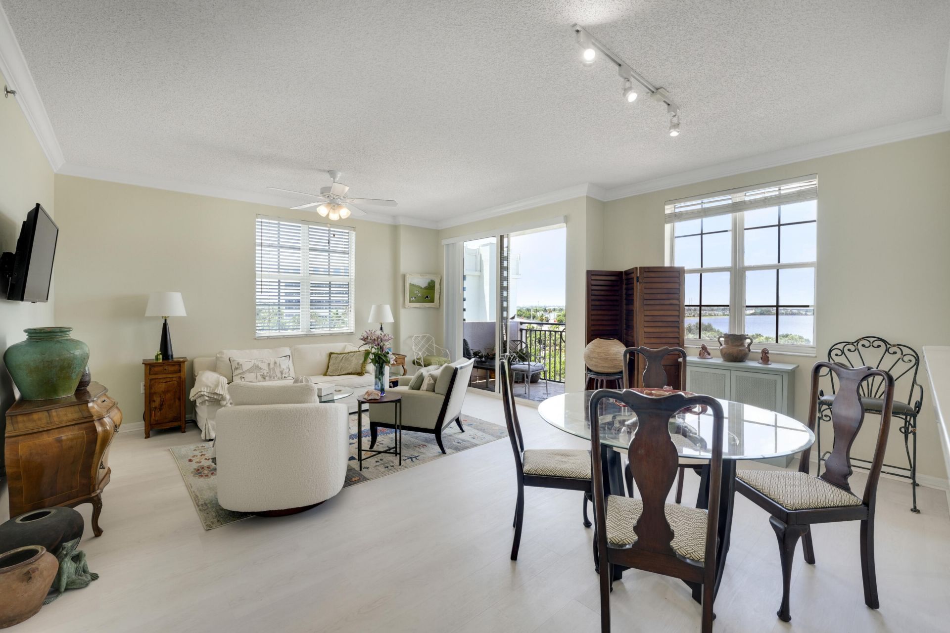 616 Clearwater Park Road, Unit 513, West Palm Beach, FL 33401 Photo
