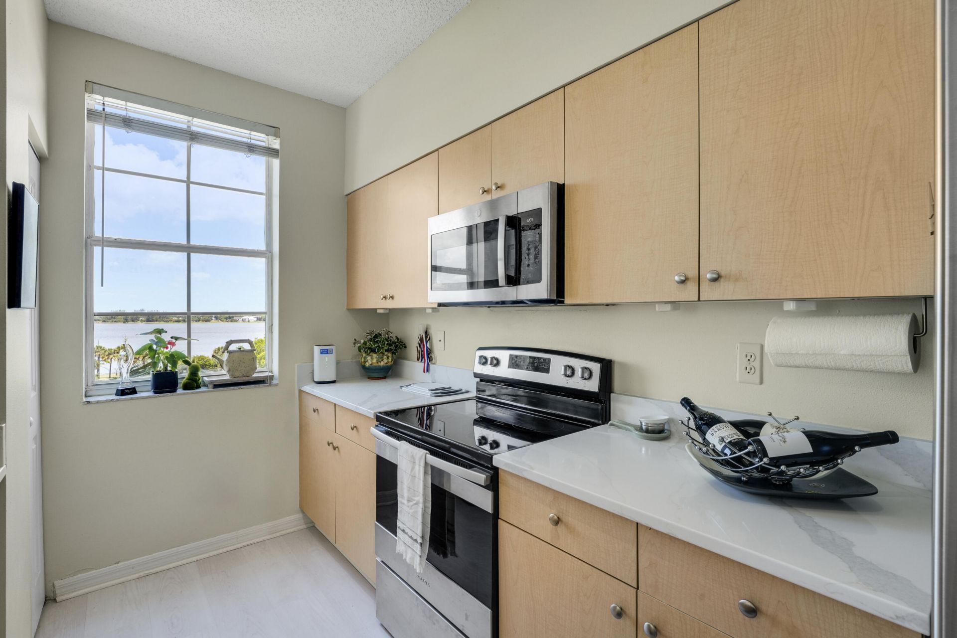 616 Clearwater Park Road, Unit 513, West Palm Beach, FL 33401 Photo