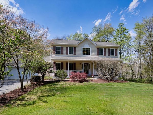 1355 Route 82 , Hopewell Junction, NY 12533