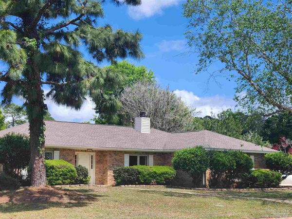6818 Kitty Hawk Cir, Pensacola, FL 32506