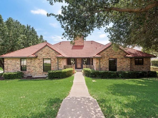 500 Del Rio Court , Irving, TX 75062