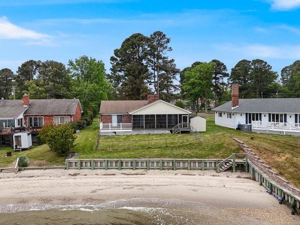 899 N GLEBE ROAD, MONTROSS, VA 22520