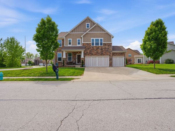 564 Amersham Court, Avon, IN 46123