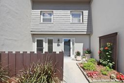 1004 Ventura Place photo 4