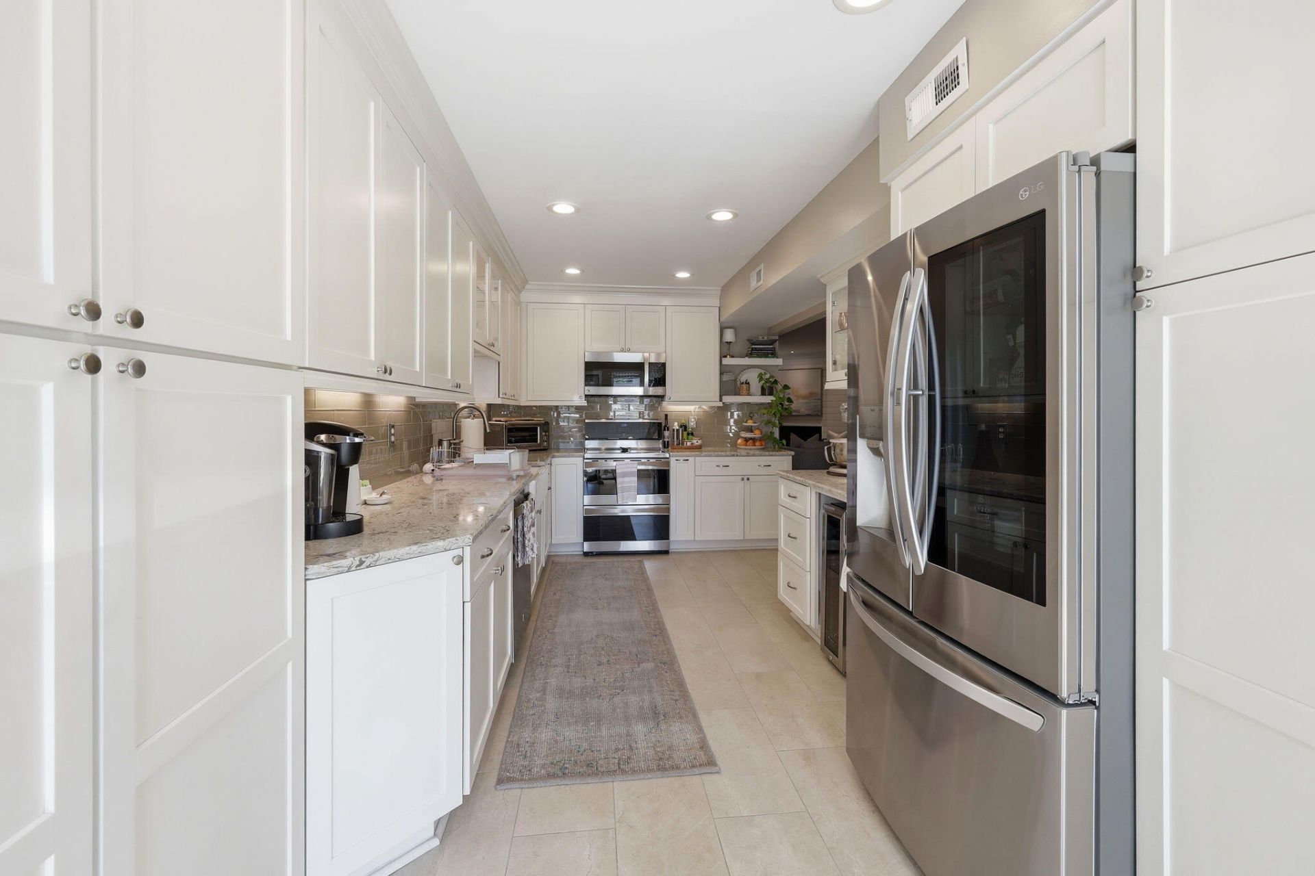 1004 Ventura Place Photo 9
