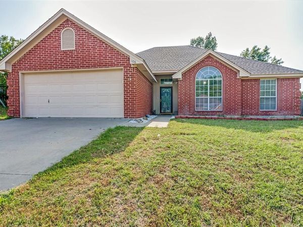 106 King Arthur Court , Weatherford, TX 76086