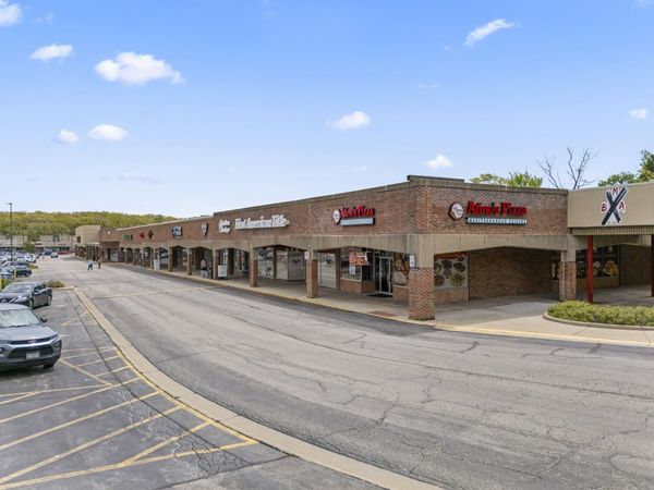 8711 W 95 Street , Hickory Hills, IL 60457