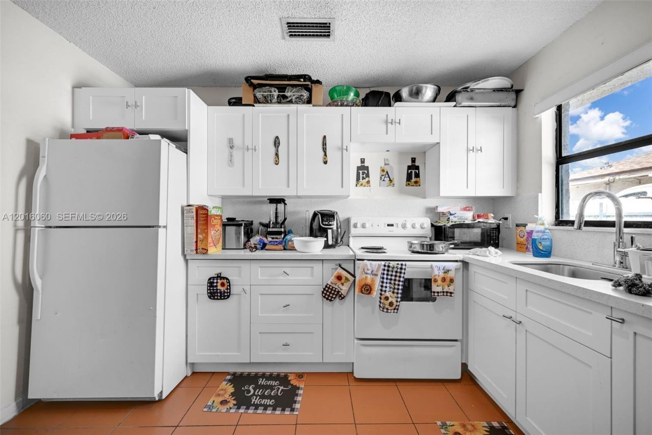 2352 NW 102nd St , Miami, FL 33147 Photo